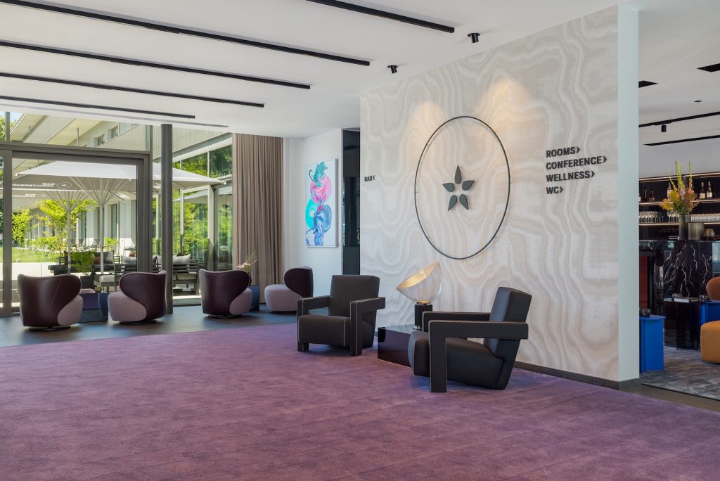 Blick in die Lobby des Affalterbach Hotels nähe Stuttgart